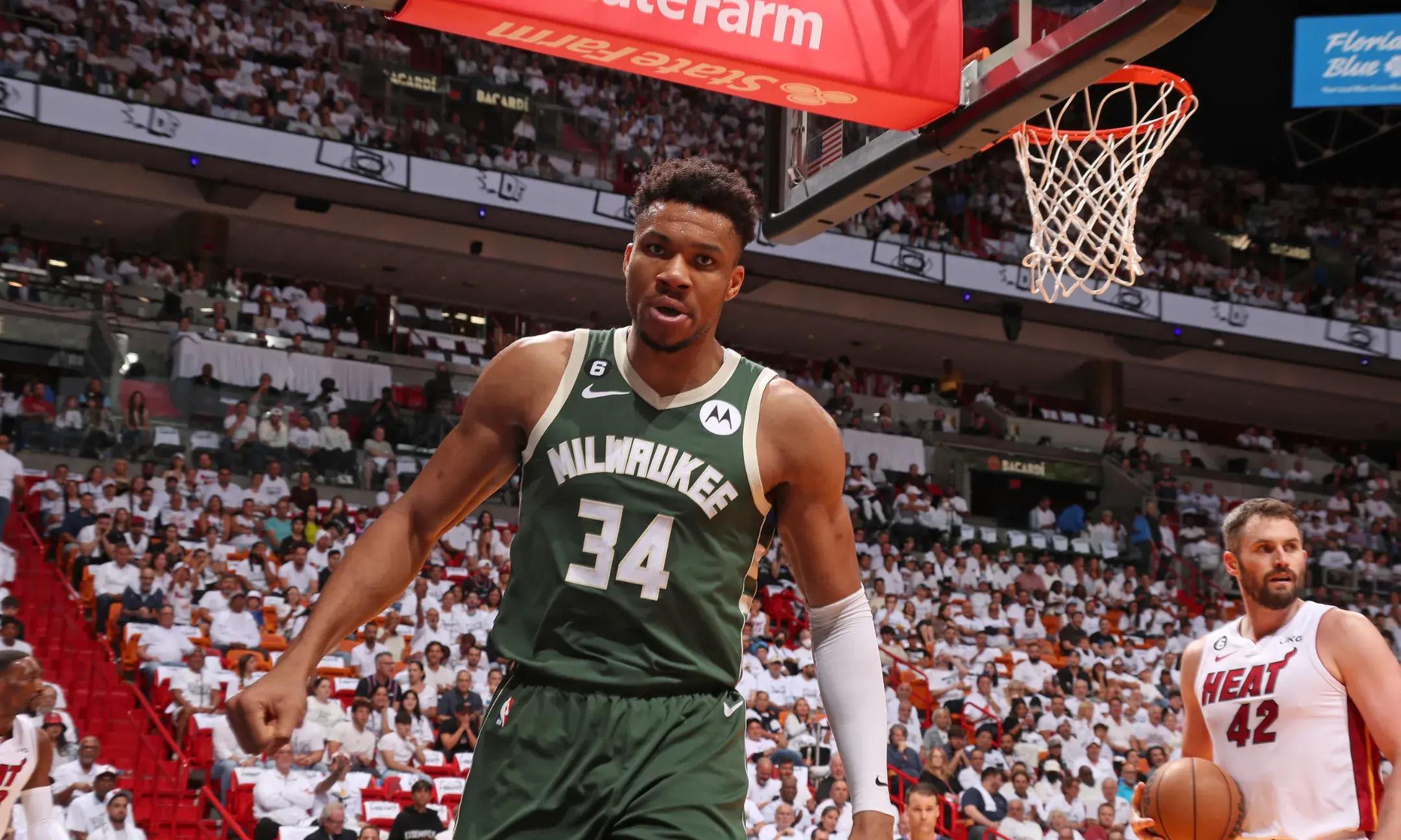 开云体育官网登录-今夜密尔沃基雄鹿备战法国杯，迎来里程碑细节曝光，压力陡增，阵容厚度经受考验